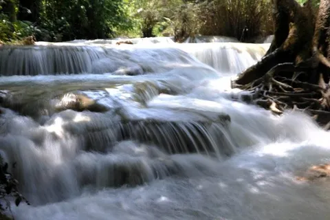 Destination: Kuang Si waterfall and the Tat Kuani Si bear rescue center (Luang Prabang area, Laos)