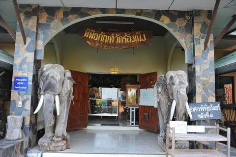 Destination: Wat Rong Meng — ever seen an elephant drivers license? (Chiang Mai, Thailand) - Thailand -