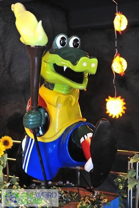 Destination: a daytrip to Phichit — beautiful temples and a giant crocodile (north central Thailand) Destination: a daytrip to Phichit — beautiful temples and a giant crocodile (north central Thailand) - Thailand -