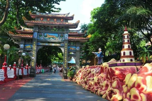 See the Ten Courts of Hell in Singapore — Destination: Haw Par Villa - Singapore -