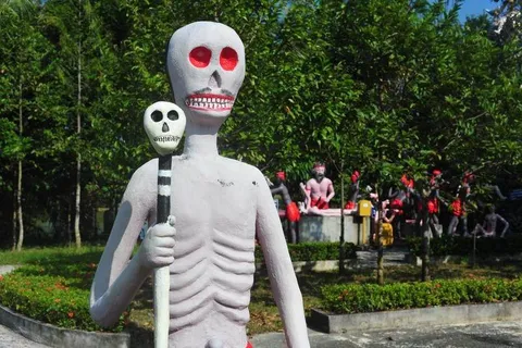 Destination: Wat Tha Meru — a creepier-than-usual hell temple (NSFW) (Thailand) - Thailand -