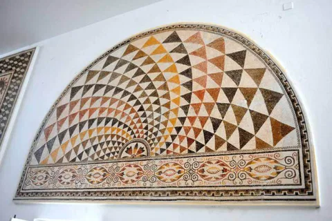 Destination: the OTHER Roman coliseum and a secret surprise (El Jem, Tunisia) - Tunisia -