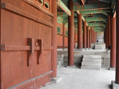 Where To Go Instead: 9 Famous Places and their Better Alternatives - Egypt, Italy, Peru, South Korea, Spain, Thailand, Tunisia -