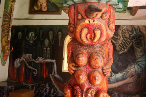Destination: the Center for Extreme Art (Eduardo Moscoso Prohibito Centro Cultural Arte Extremo) — Cuenca, Ecuador - Ecuador -