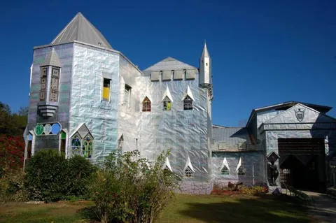 See the Florida castle built with aluminum printing plates — Destination: Solomon’s Castle (USA) See the Florida castle built with aluminum printing plates — Destination: Solomon’s Castle (USA) - United States -