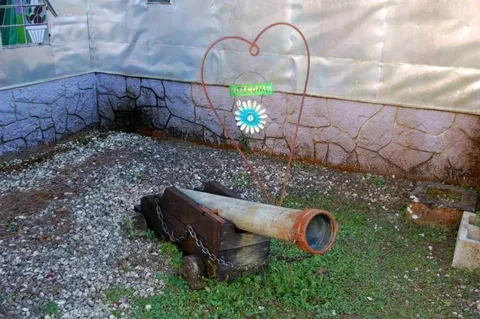 See the Florida castle built with aluminum printing plates — Destination: Solomon’s Castle (USA) See the Florida castle built with aluminum printing plates — Destination: Solomon’s Castle (USA) - United States -