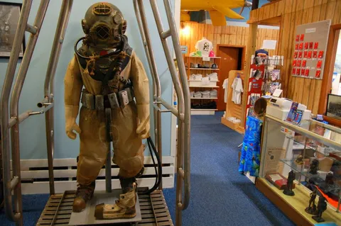 See the teeny, tiny place where four men lived underwater — Destination: the Man in the Sea Museum (Florida, USA) See the teeny, tiny place where four men lived underwater — Destination: the Man in the Sea Museum (Florida, USA) - United States -