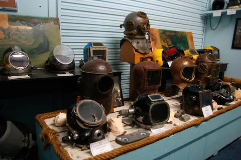 See the teeny, tiny place where four men lived underwater — Destination: the Man in the Sea Museum (Florida, USA) See the teeny, tiny place where four men lived underwater — Destination: the Man in the Sea Museum (Florida, USA) - United States -