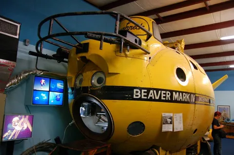 See the teeny, tiny place where four men lived underwater — Destination: the Man in the Sea Museum (Florida, USA) See the teeny, tiny place where four men lived underwater — Destination: the Man in the Sea Museum (Florida, USA) - United States -