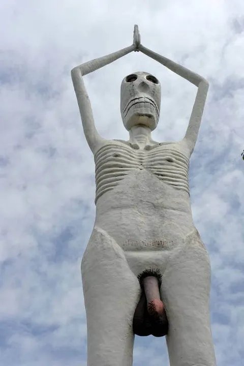 Destination: Suphanburi, Thailand: Buddhist temples, buffalo, a tall tower, and Chinese dragons (NSFW) - Thailand -