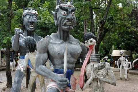 Destination: Suphanburi, Thailand: Buddhist temples, buffalo, a tall tower, and Chinese dragons (NSFW) - Thailand -