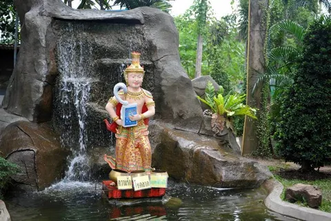 Destination: Suphanburi, Thailand: Buddhist temples, buffalo, a tall tower, and Chinese dragons (NSFW) - Thailand -