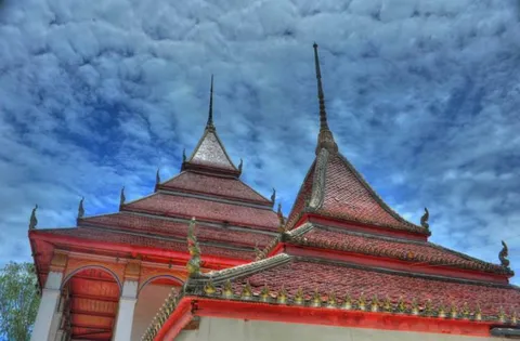 Destination: Suphanburi, Thailand: Buddhist temples, buffalo, a tall tower, and Chinese dragons (NSFW) - Thailand -