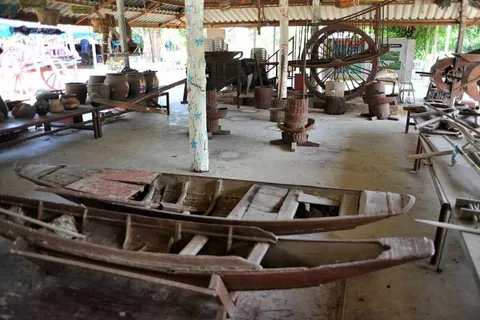 Destination: Suphanburi, Thailand: Buddhist temples, buffalo, a tall tower, and Chinese dragons (NSFW) - Thailand -